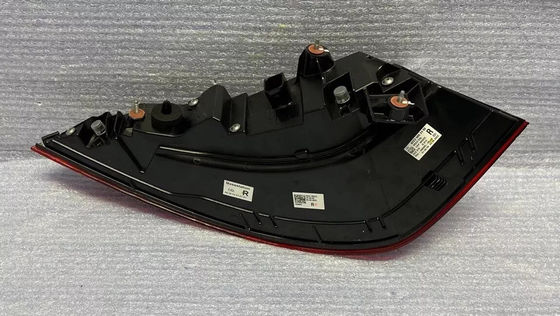 2021-2024 メルセデス Sクラス W223 右乗りの外側のLEDテールライト